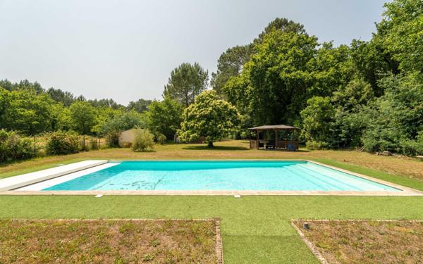 Maison à vendre    7 pièces •  Gastes