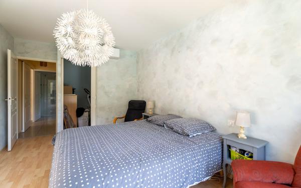 Maison à vendre    7 pièces •  Gastes