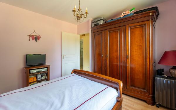 Maison à vendre    7 pièces •  Gastes