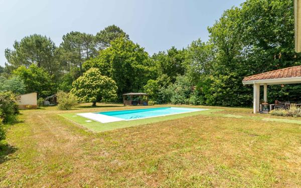 Maison à vendre    7 pièces •  Gastes