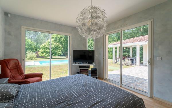 Maison à vendre    7 pièces •  Gastes