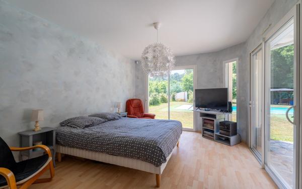 Maison à vendre    7 pièces •  Gastes