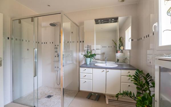 Maison à vendre    7 pièces •  Gastes