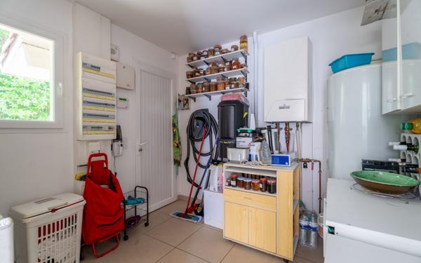 Maison à vendre    7 pièces •  Gastes