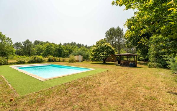 Maison à vendre    7 pièces •  Gastes