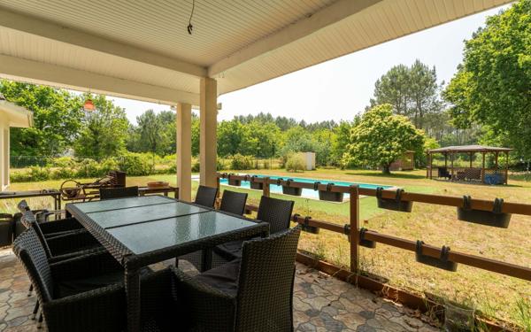 Maison à vendre    7 pièces •  Gastes