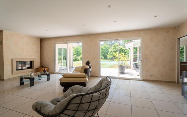 Maison à vendre    7 pièces •  Gastes