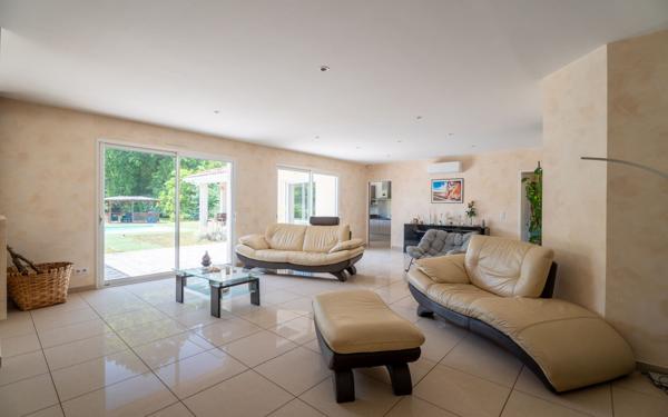 Maison à vendre    7 pièces •  Gastes