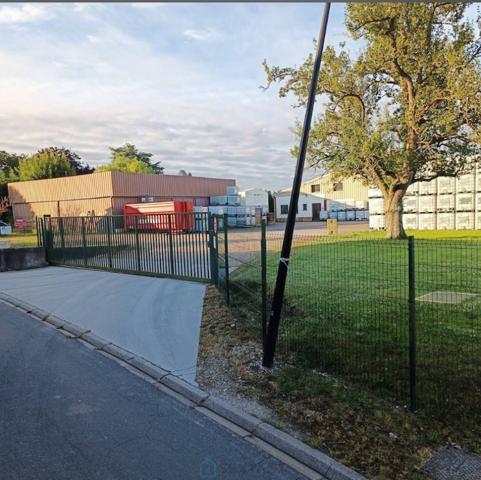 Batiments industriels de 900 m2 sur un terrain de 5000 m2