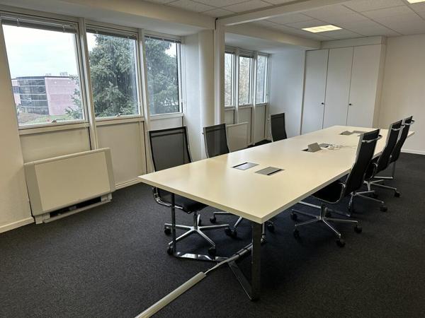 BUREAUX à LOUER de 403.57 m²
