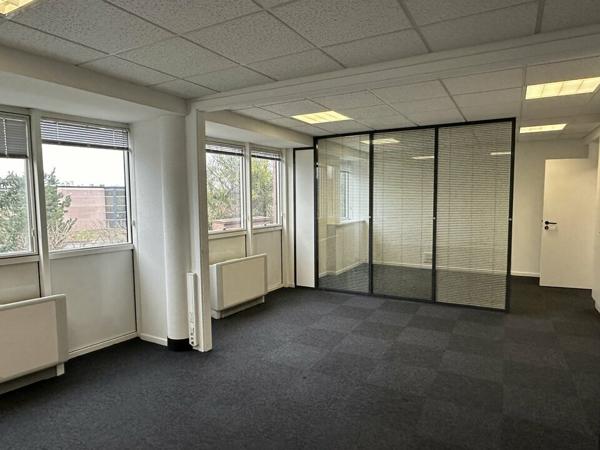 BUREAUX à LOUER de 403.57 m²