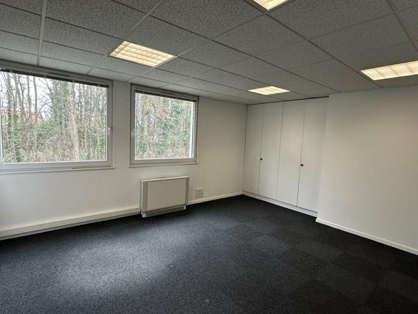 BUREAUX à LOUER de 403.57 m²