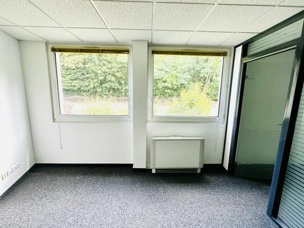 BUREAUX à LOUER de 403.57 m²