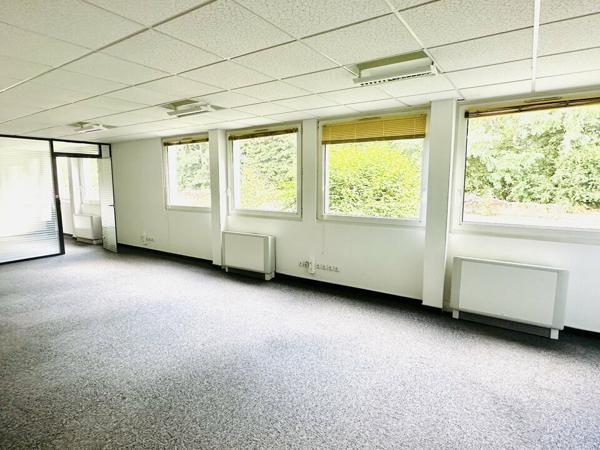 BUREAUX à LOUER de 403.57 m²