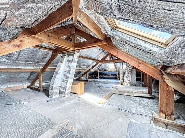 À vendre : Maison individuelle de 126 m² avec grand jardin, garage triple et combles aménageables à Morangis