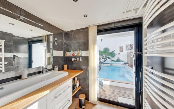 Maison à vendre    6 pièces •  La Rochelle