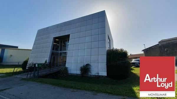 MONTÉLIMAR NORD – AXE DÉVIATION RN7 – À LOUER BUREAUX AVEC ESPACE DE STOCKAGE DE 150 m² AVEC PARKING