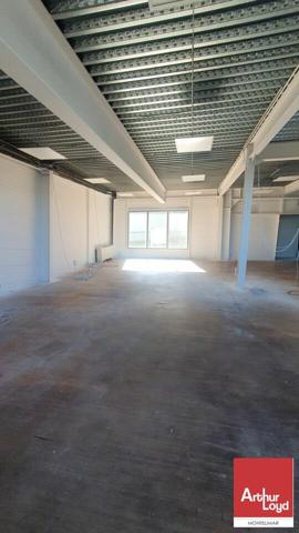 MONTÉLIMAR NORD – AXE DÉVIATION RN7 – À LOUER BUREAUX AVEC ESPACE DE STOCKAGE DE 150 m² AVEC PARKING
