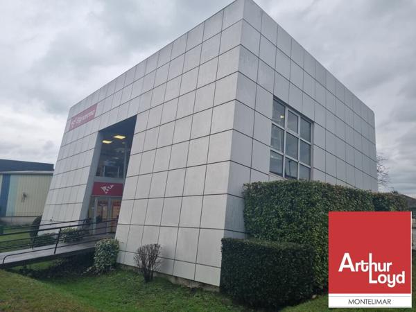 MONTÉLIMAR NORD – AXE DÉVIATION RN7 – À LOUER BUREAUX AVEC ESPACE DE STOCKAGE DE 150 m² AVEC PARKING