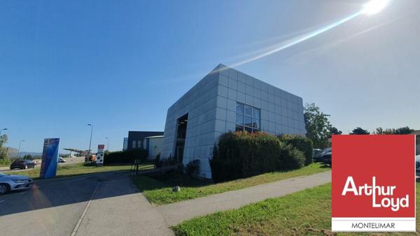 MONTÉLIMAR NORD – AXE DÉVIATION RN7 – À LOUER BUREAUX AVEC ESPACE DE STOCKAGE DE 150 m² AVEC PARKING