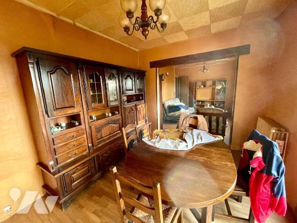 MAISON DE VILLAGE
A VENDRE A COUCY, commerces proches, à 10 min de Rethel.
Gare à Lucquy à qu...