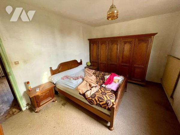 MAISON DE VILLAGE
A VENDRE A COUCY, commerces proches, à 10 min de Rethel.
Gare à Lucquy à qu...