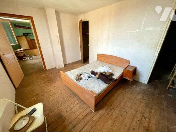 MAISON DE VILLAGE
A VENDRE A COUCY, commerces proches, à 10 min de Rethel.
Gare à Lucquy à qu...