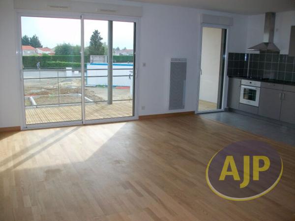 Appartement à louer Sainte Pazanne : 3 pièces, 72m² avec 2 chambre(s) à 772€ - AJP Immobilier Sainte-Pazanne