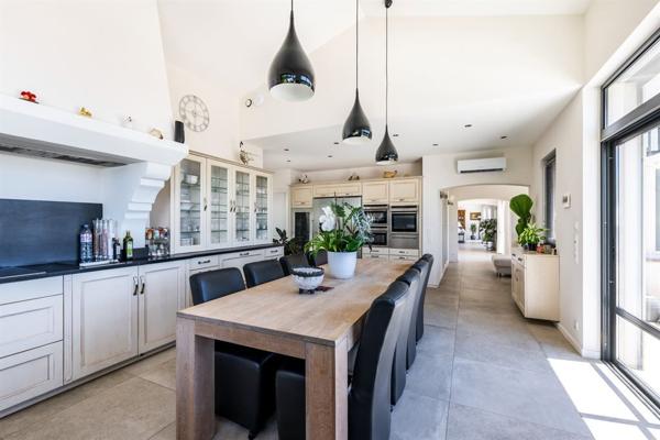 Vente Villa de luxe Châteauneuf-Grasse 10 Pièces 390 m²