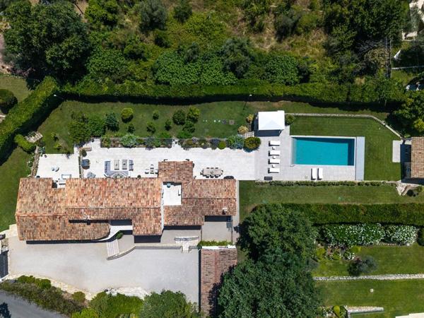 Vente Villa de luxe Châteauneuf-Grasse 10 Pièces 390 m²