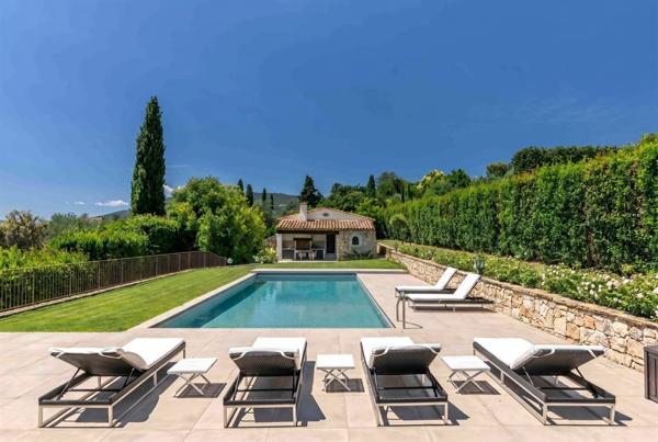 Vente Villa de luxe Châteauneuf-Grasse 10 Pièces 390 m²