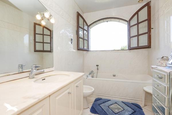 Maison à vendre 442 260 € Luynes 7 p 185 m² DPE D