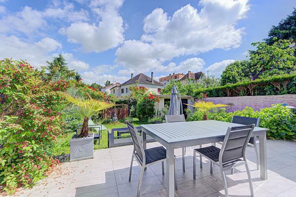 Maison Saint Germain En Laye 5 pièce(s) 124.42 m2 599 000 € **  - Référence  18688