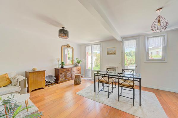 Maison Saint Germain En Laye 5 pièce(s) 124.42 m2 599 000 € **  - Référence  18688