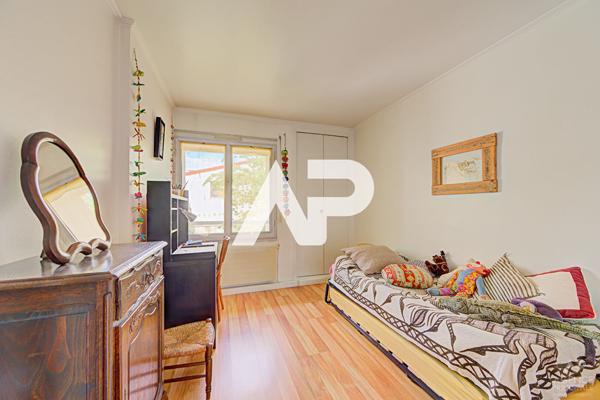 Appartement Rueil Malmaison 4 pièce(s) 83.21m² 570 000 € **  - Référence  20113