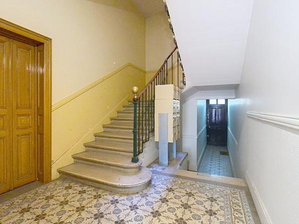 Appartement de caractère rénové ,134 m², 3 chambres, 2 caves, 1 grenier, 1 jardin en rez-de- chaussée