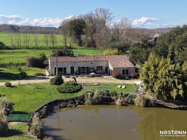 A Vendre Maison en pierre de 278 m² sur propriété de plus de 14 ha avec prairie, bois et points d'eau