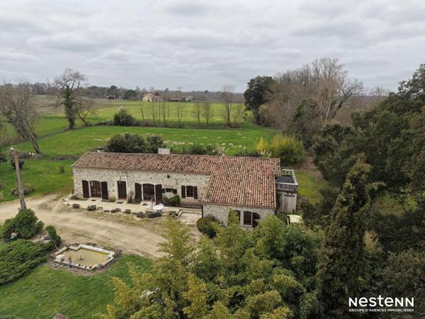 A Vendre Maison en pierre de 278 m² sur propriété de plus de 14 ha avec prairie, bois et points d'eau