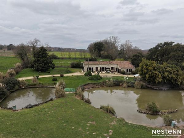 A Vendre Maison en pierre de 278 m² sur propriété de plus de 14 ha avec prairie, bois et points d'eau