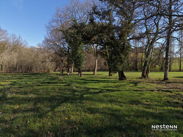 A Vendre Maison en pierre de 278 m² sur propriété de plus de 14 ha avec prairie, bois et points d'eau