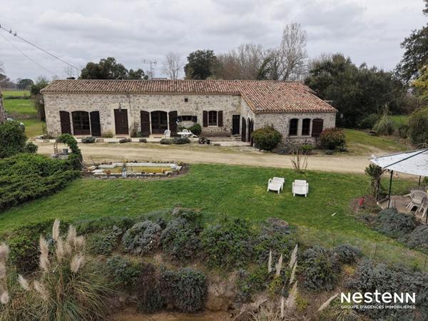 A Vendre Maison en pierre de 278 m² sur propriété de plus de 14 ha avec prairie, bois et points d'eau