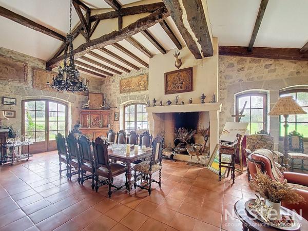 A Vendre Maison en pierre de 278 m² sur propriété de plus de 14 ha avec prairie, bois et points d'eau