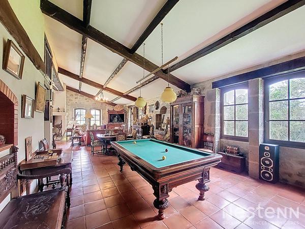 A Vendre Maison en pierre de 278 m² sur propriété de plus de 14 ha avec prairie, bois et points d'eau