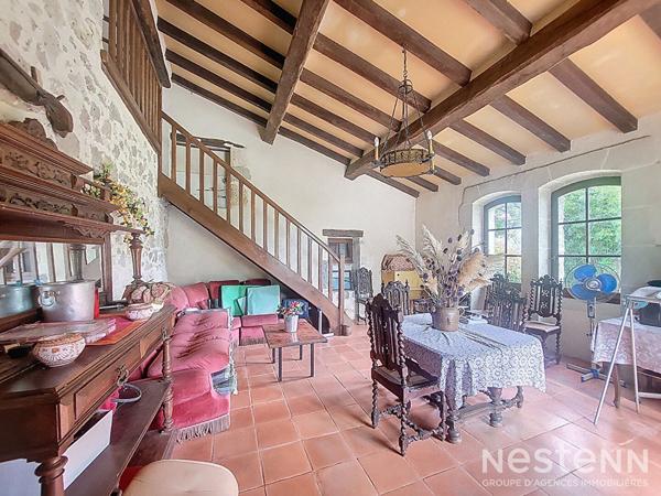 A Vendre Maison en pierre de 278 m² sur propriété de plus de 14 ha avec prairie, bois et points d'eau