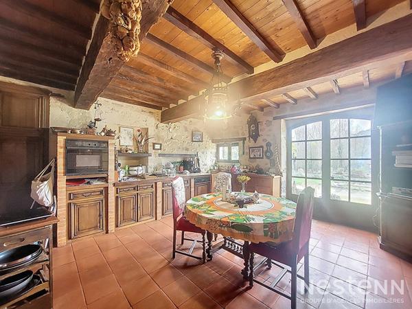 A Vendre Maison en pierre de 278 m² sur propriété de plus de 14 ha avec prairie, bois et points d'eau