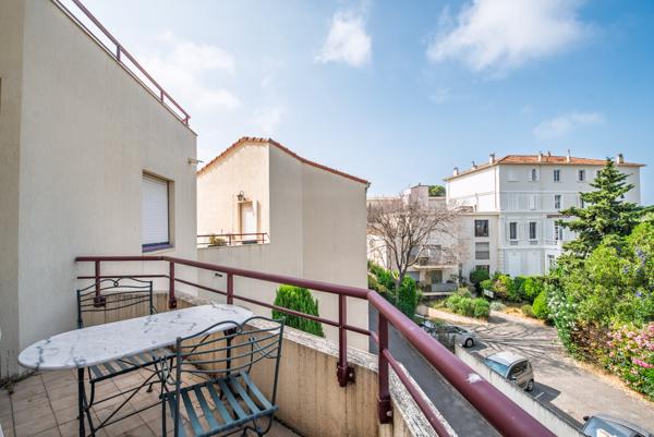 Cannes-Isola Bella : Deux pièces traversant de 46m2 avec 2 balcons et piscine dans la résidence