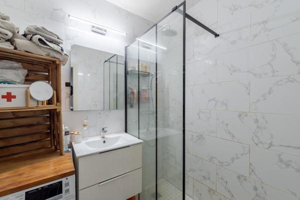 Cannes-Isola Bella : Deux pièces traversant de 46m2 avec 2 balcons et piscine dans la résidence