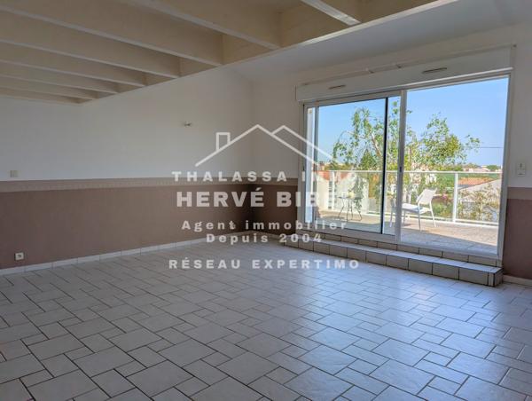 Aytré (17440) AYTRÉ-LA ROCHELLE Duplex lumineux avec terrasse et aperçu mer – Petite copropriété