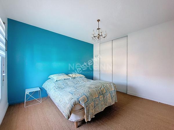 Orvault Cholière : EN VENTE Maison familiale de 1995, 110 m², 3 chambres, salon-séjour avec triple exposition, terrasse Ouest, beau jardin arboré.