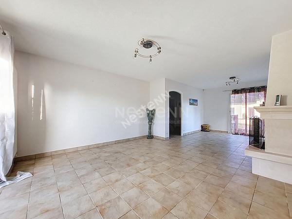 Orvault Cholière : EN VENTE Maison familiale de 1995, 110 m², 3 chambres, salon-séjour avec triple exposition, terrasse Ouest, beau jardin arboré.